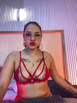 Snapshot of EMILYY_FOXY chatting on 06/11/26, 07:12 EMILYY FOXY online show from 06/11/26, 07:12
