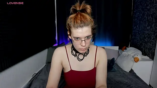 Snapshot of KIKI_Krash chatting on 12/06/24, 01:33 KIKI Krash online show from 12/06/24, 01:33