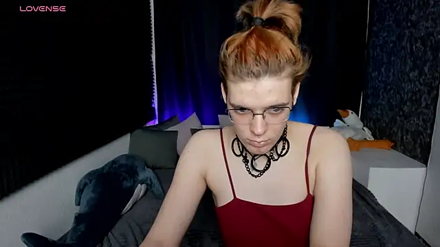 Snapshot of KIKI_Krash chatting on 12/06/24, 04:38 KIKI Krash online show from 12/06/24, 04:38