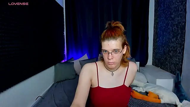 Snapshot of KIKI_Krash chatting on 12/10/24, 04:17 KIKI Krash online show from 12/10/24, 04:17