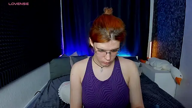 Snapshot of KIKI_Krash chatting on 12/13/24, 04:16 KIKI Krash online show from 12/13/24, 04:16