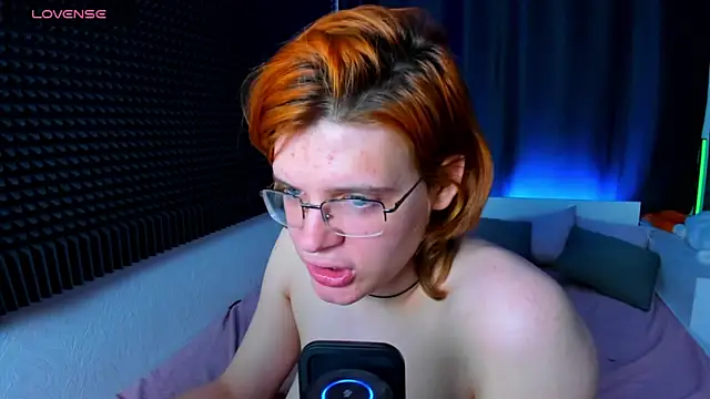 Snapshot of KIKI_Krash chatting on 12/16/24, 01:22 KIKI Krash online show from 12/16/24, 01:22