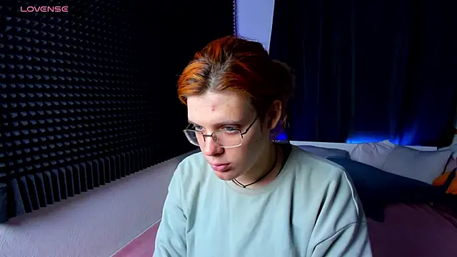 Snapshot of KIKI_Krash chatting on 12/18/24, 10:30 KIKI Krash online show from 12/18/24, 10:30