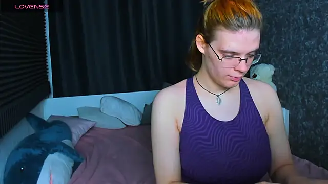 Snapshot of KIKI_Krash chatting on 12/27/24, 10:12 KIKI Krash online show from 12/27/24, 10:12