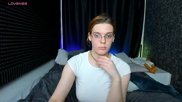 Snapshot of KIKI_Krash chatting on 01/25/25, 02:03 KIKI Krash online show from 01/25/25, 02:03