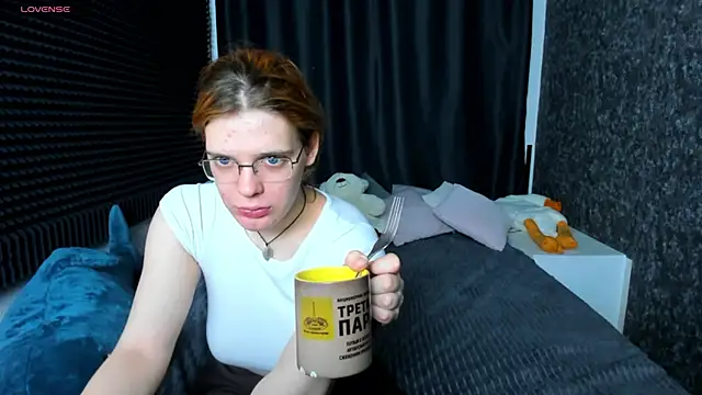 Snapshot of KIKI_Krash chatting on 01/27/25, 10:49 KIKI Krash online show from 01/27/25, 10:49