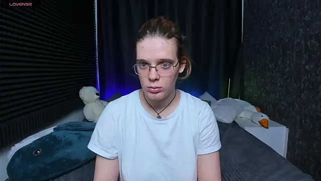 Snapshot of KIKI_Krash chatting on 02/13/25, 01:15 KIKI Krash online show from 02/13/25, 01:15