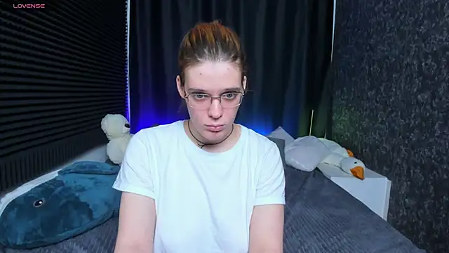 Snapshot of KIKI_Krash chatting on 02/13/25, 04:17 KIKI Krash online show from 02/13/25, 04:17