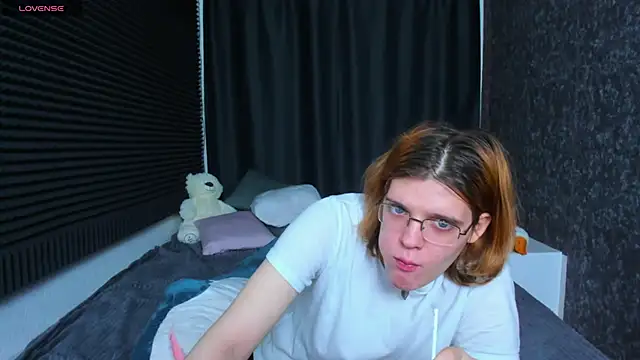 Snapshot of KIKI_Krash chatting on 02/17/25, 01:10 KIKI Krash online show from 02/17/25, 01:10