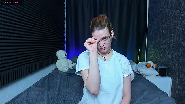 Snapshot of KIKI_Krash chatting on 02/20/25, 01:30 KIKI Krash online show from 02/20/25, 01:30