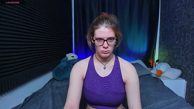 Snapshot of KIKI_Krash chatting on 03/01/25, 02:13 KIKI Krash online show from 03/01/25, 02:13