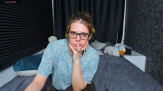 Snapshot of KIKI_Krash chatting on 03/21/25, 10:17 KIKI Krash online show from 03/21/25, 10:17