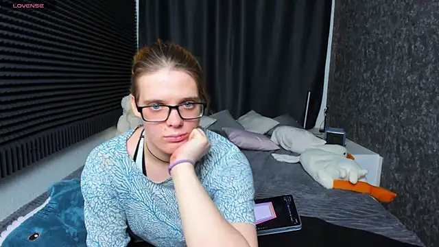 Snapshot of KIKI_Krash chatting on 03/21/25, 01:23 KIKI Krash online show from 03/21/25, 01:23