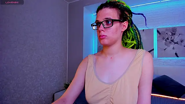 Snapshot of KIKI_Krash chatting on 09/12/25, 10:04 KIKI Krash online show from 09/12/25, 10:04