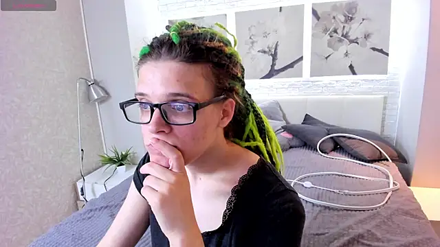 Snapshot of KIKI_Krash chatting on 09/14/25, 03:11 KIKI Krash online show from 09/14/25, 03:11