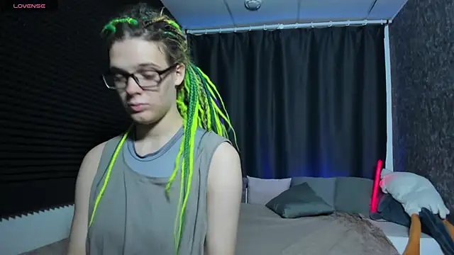 Snapshot of KIKI_Krash chatting on 09/27/25, 09:47 KIKI Krash online show from 09/27/25, 09:47