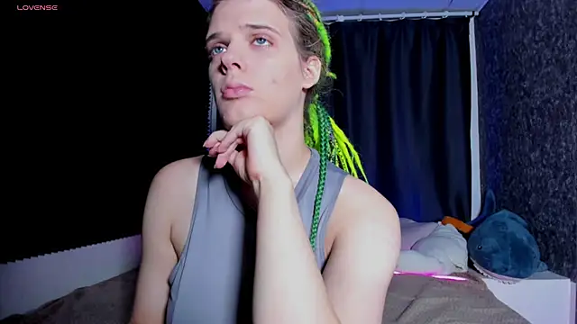 Snapshot of KIKI_Krash chatting on 10/25/25, 10:01 KIKI Krash online show from 10/25/25, 10:01