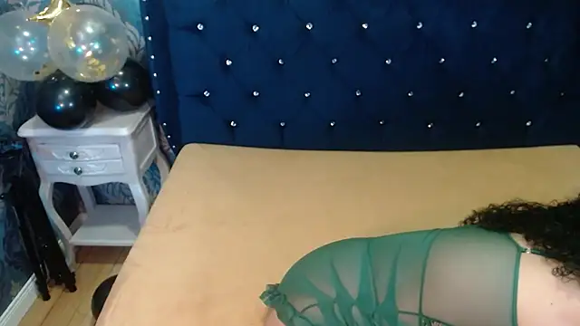 Snapshot of Sofiacowperx chatting on 04/10/26, 01:05 Sofiacowperx online show from 04/10/26, 01:05