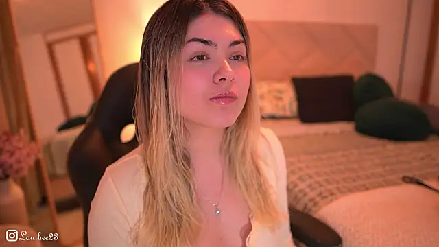 Lau Bee online show from 11/29/25, 06:00