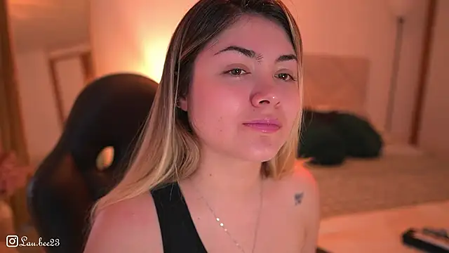 Lau Bee online show from 11/30/25, 03:38