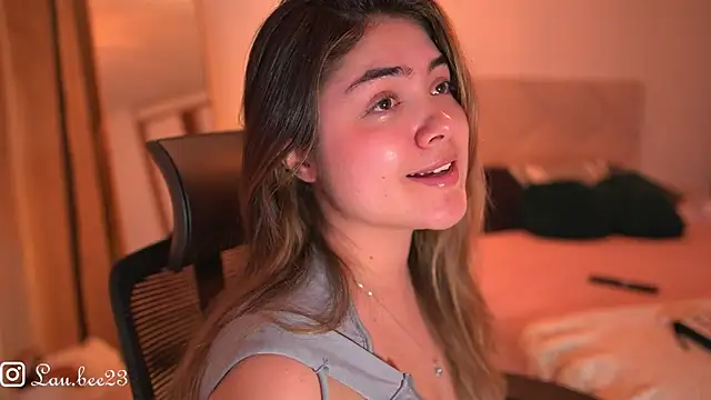 Snapshot of Lau_Bee chatting on 03/21/26, 04:21 Lau Bee online show from 03/21/26, 04:21