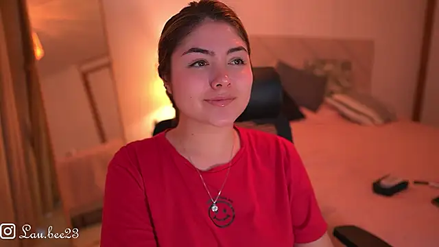 Snapshot of Lau_Bee chatting on 03/31/26, 08:20 Lau Bee online show from 03/31/26, 08:20