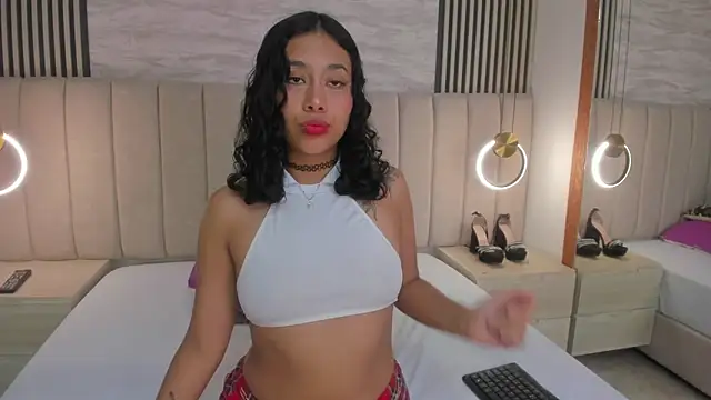 laura smith33 online show from 10/15/25, 02:39