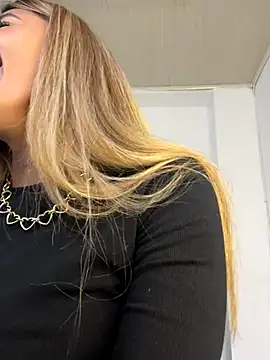 ZoeJohnsoon online show from 12/20/25, 07:54