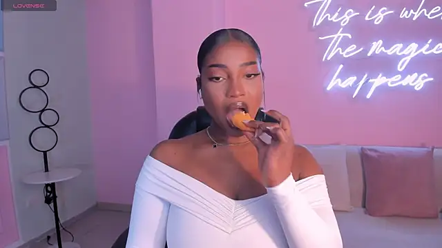 SavannahStorm online show from 04/18/26, 12:31