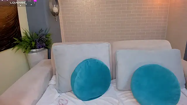 IsabellaHill  online show from 12/18/24, 07:19