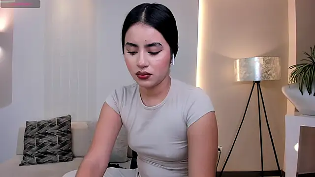 IsabellaHill  online show from 12/22/24, 05:32