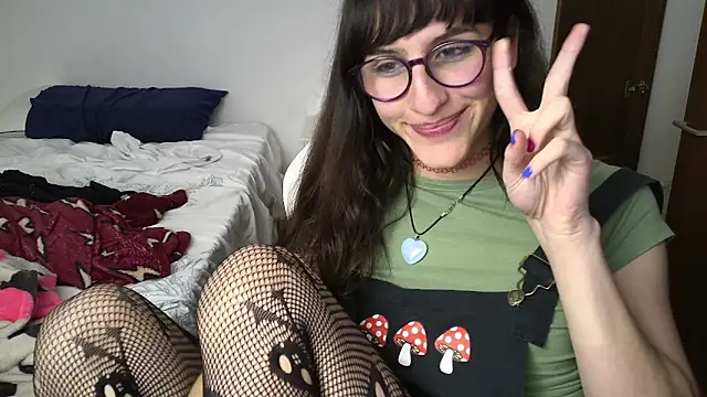 Snapshot of Alice_love29 chatting on 12/27/24, 03:31 Alice love29 online show from 12/27/24, 03:31