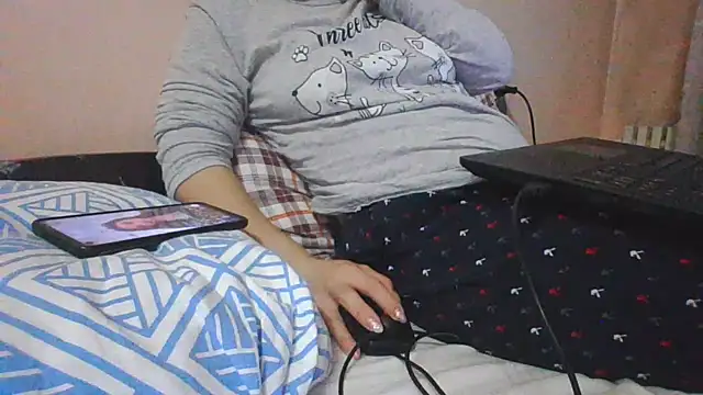 Snapshot of MikaKors chatting on 01/06/25, 01:52 MikaKors online show from 01/06/25, 01:52