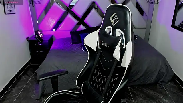 Nahomi-Hill online show from 01/30/25, 01:11