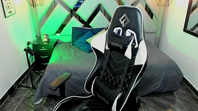 Nahomi-Hill online show from 02/01/25, 11:16