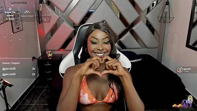 Nahomi-Hill online show from 02/02/25, 07:57