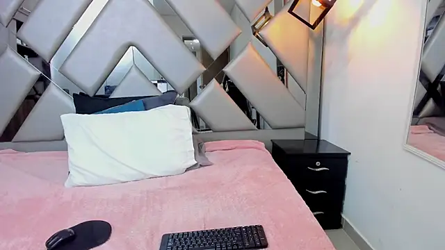 Nahomi-Hill online show from 03/26/26, 01:44