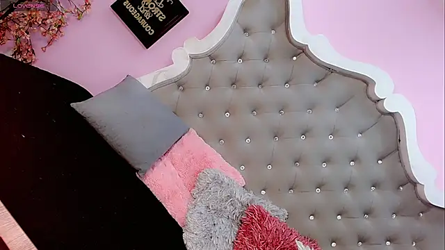 Sophia-Isabella online show from 02/10/25, 07:49