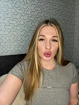 Snapshot of Tatti-Go chatting on 03/30/26, 03:35 Tatti-Go online show from 03/30/26, 03:35