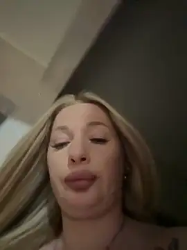 Snapshot of Tatti-Go chatting on 04/10/26, 04:33 Tatti-Go online show from 04/10/26, 04:33