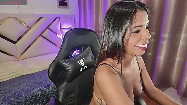 carolineamber  online show from 06/03/26, 01:08