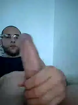 Snapshot of dblck27 chatting on 12/11/24, 12:44 dblck27 online show from 12/11/24, 12:44