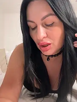 Snapshot of Helena7077 chatting on 11/05/25, 10:32 Helena7077 online show from 11/05/25, 10:32