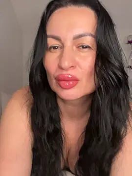 Helena7077 online show from 04/15/26, 10:21