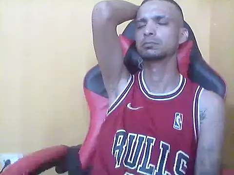 Snapshot of _Dmente_ chatting on 10/18/25, 06:05  Dmente  online show from 10/18/25, 06:05