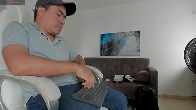 Snapshot of Jhonatan_Morales_S chatting on 02/05/25, 08:04 Jhonatan Morales S online show from 02/05/25, 08:04