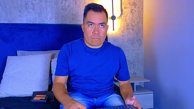 Jhonatan Morales S online show from 12/17/25, 01:44