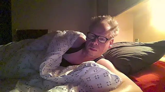 Snapshot of kinkyslet8 chatting on 09/29/25, 04:50 kinkyslet8 online show from 09/29/25, 04:50