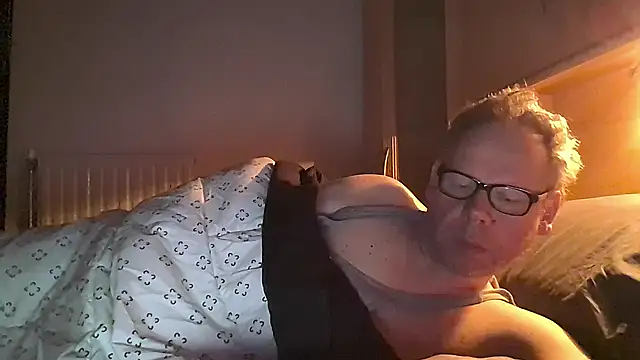 Snapshot of kinkyslet8 chatting on 03/04/26, 05:57 kinkyslet8 online show from 03/04/26, 05:57