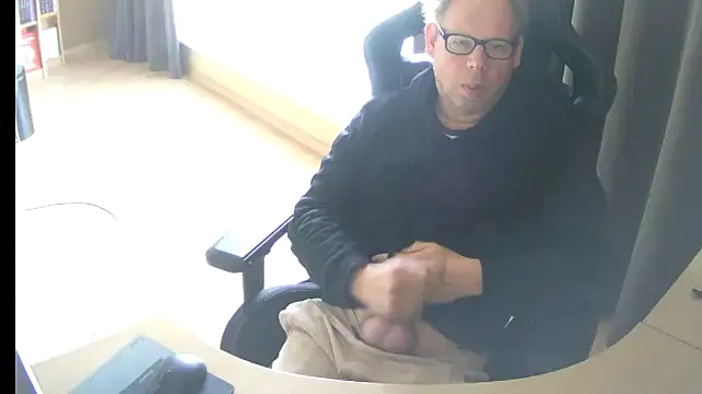 Snapshot of kinkyslet8 chatting on 03/29/26, 10:26 kinkyslet8 online show from 03/29/26, 10:26